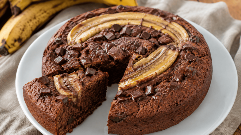 bolo-fitness-de- banana-com-aveia-e-chocolate-faci-sem-acuar-e-sem-farinha